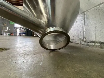 Lidded Hopper With Butterfly Valve