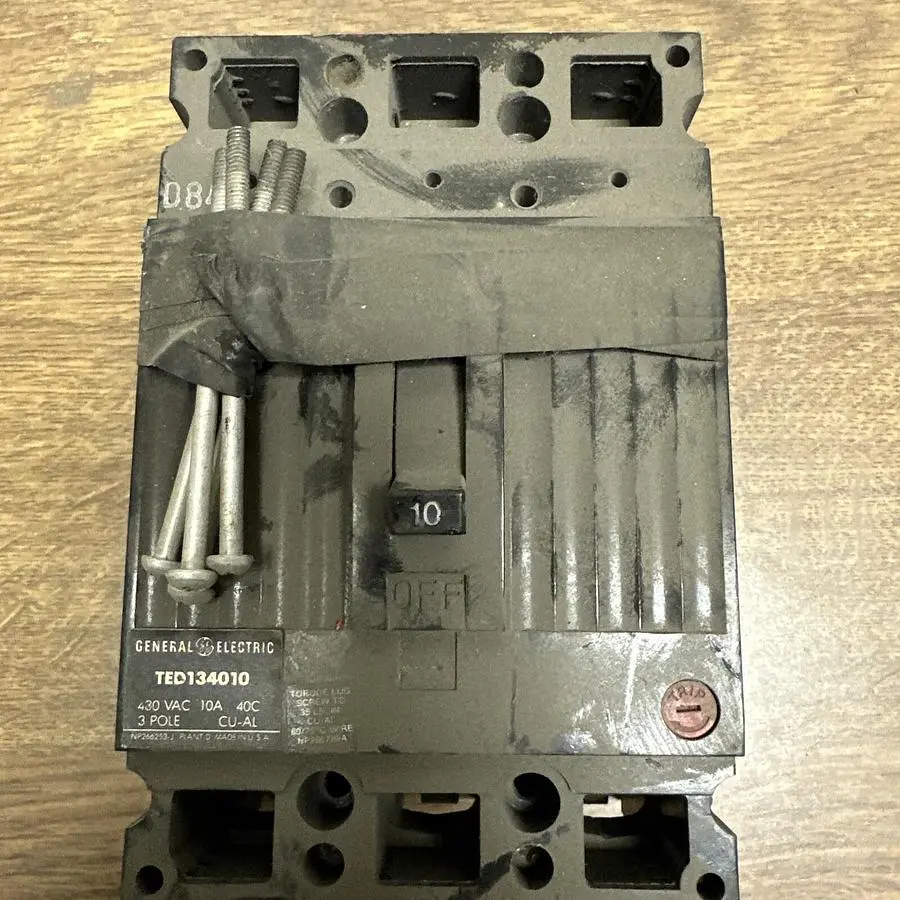 Used GE TED134010 Circuit Breakers | Surplus Asset Holdings #1189388
