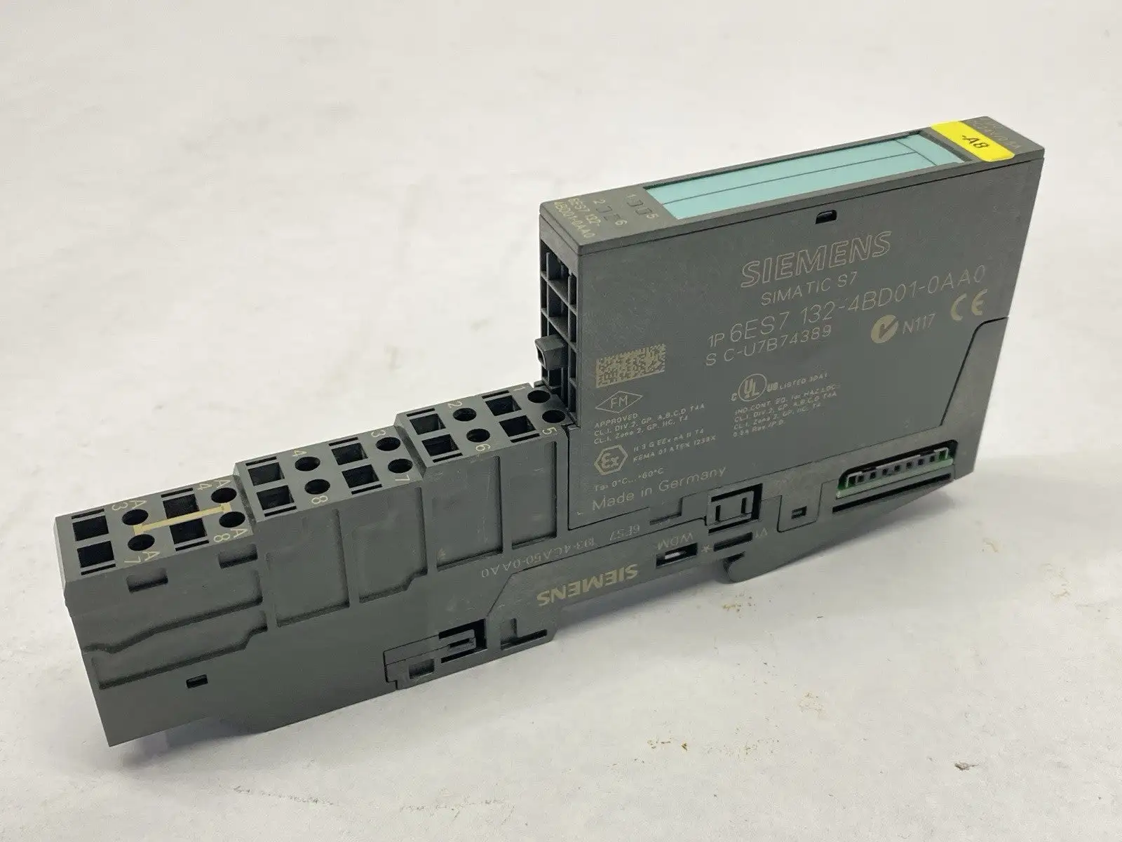 6ES7132-4BD01-0AA0 | Siemens  Digital Electronic Module w/ 6ES7193-4CA50-0AA0 - Used