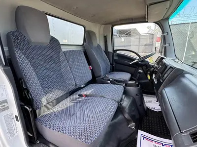 Used 2023 ISUZU NPR HD Box trucks Florida US | Truck and Van Outlet #1708746