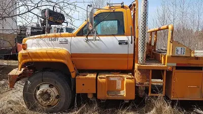 USED 2000 GMC C8500 TANDEM AXLE BED TRUCK