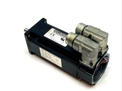 USED KOLLMORGEN SERVO MOTOR 3-PHASE AKM24 F-STACK
