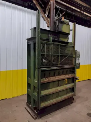 60" X 30" X 48" SELCO MODEL #V5-HD HYDRAULIC VERTICAL BALER: STOCK 17517