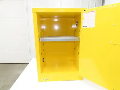 Used AGENT _UNKNOWN_ Biological Safety Cabinets Indiana US | Arrow Industrial #1367470