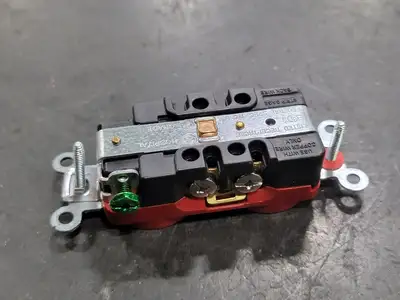 NEW HUBBELL HBL8300HRED