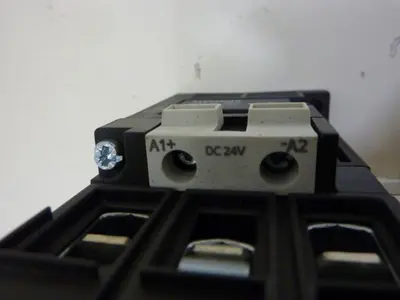 USED SIEMENS 3RT1035-1BB40