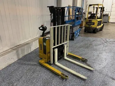 Used 2019 YALE MSW025LF Pallet Stackers Illinois US | Somerset Equipment Sales #1546259