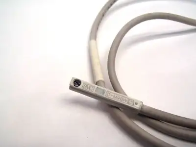 USED SMC INLINE SOLID 2 WIRE DIRECT SENSOR M8 CONNECTOR