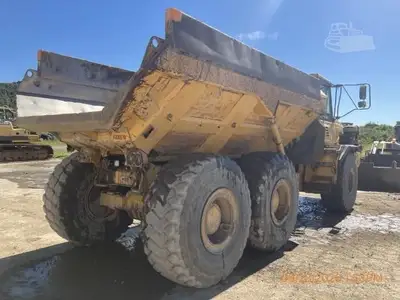 Used 2010 DEERE 250D II Articulated Dump Trucks New York US | Beck Equipment #1509274