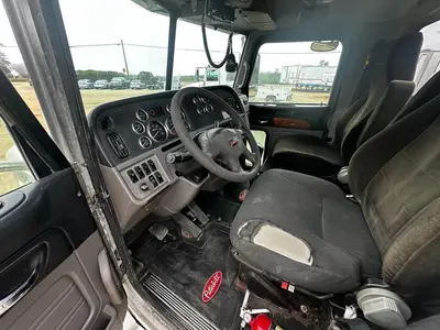 USED 2011 PETERBILT 384