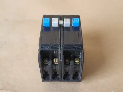15 Amp 1 Pole, 40 Amp 2 Pole, 240 Volts Quad Tandem Circuit Breaker
