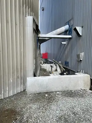 500 Ton Cement silo w/ 2 blowers and auger