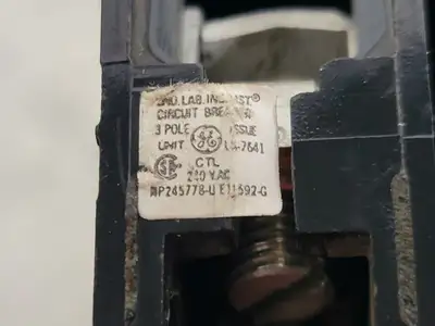 15 Amp, 3 Pole, 240 volts Circuit Breaker