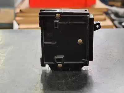 USED SQUARE D HOM120