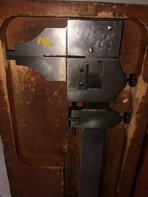 3371-385 VINTAGE L.S. STARRETT 25″ VERNIER CALIPER No. 122-INSIDE-OUTSIDE MADE IN USA WOOD CASE