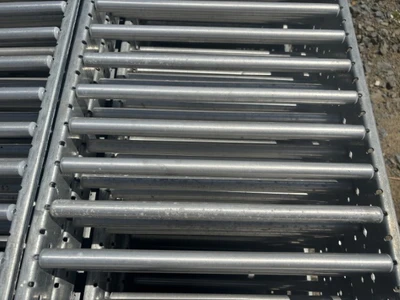 Unex Span Track 14″ x 144″ Gravity Roller Conveyor Flow Racking Conveyor