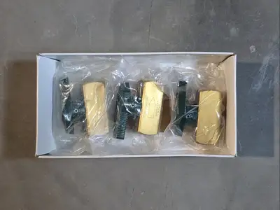 NEW SWAGELOK B-2P4T4