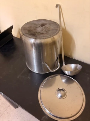 cooking pot