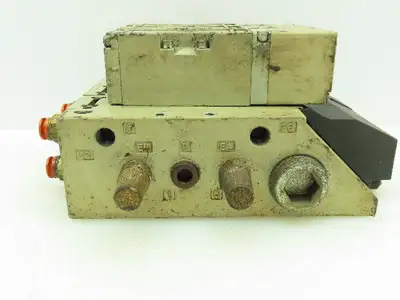 Numatics 061BA400M Three Pneumatic Solenoid Valve w/Manifold Block 120PSI 24VDC