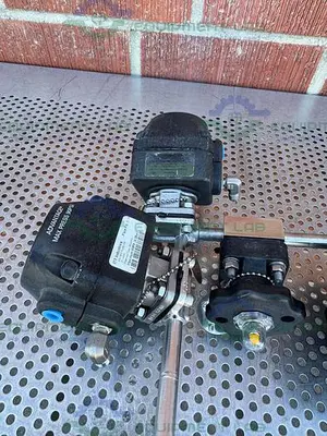 USED 5 ITT PURE FLO .5-316L- RA20MAX 6 WAY DIAPHRAGM VALVE W/ 1/2" SANITARY FITTING