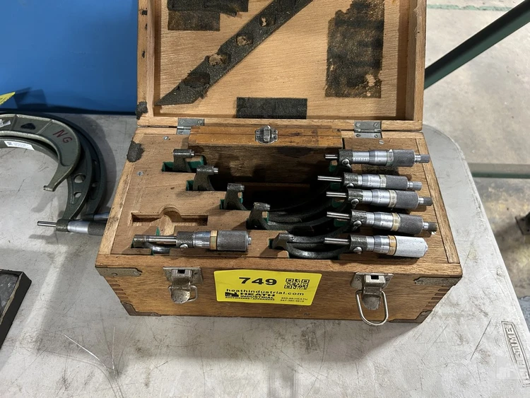 Used _UNKNOWN_ MITUTOYO 0-6" OUTSIDE MICROMETER COMPLETE SET Micrometers Illinois US | Heath Industrial Auction Services #1386849