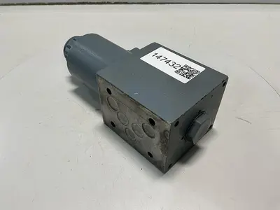 USED REXROTH 4WE 10 D32/CG24N9K4