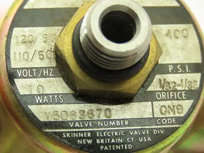 Honeywell Skinner V5D63670 Solenoid Valve 3-Way 120V 400 PSI 1/8" NPT
