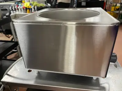 Used Wells Used Wells HW-10 Countertop Food Warmer Cook n Hold, Round, 11 Qt 220V Countertop Display Warmers Illinois US | Falcon Restaurant Supply #1375813