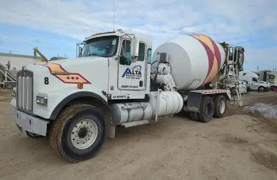 USED 2016 KENWORTH W900
