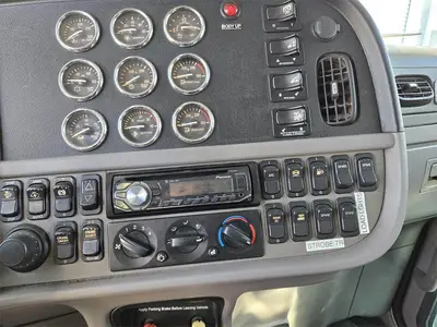 USED 2012 PETERBILT 388