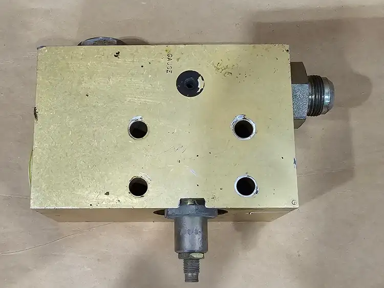 Used VICKERS MCD-4956 Parts (Hydraulics and Pneumatics) British Columbia CA | Lenmark #1440873