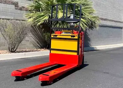 USED 2023 RAYMOND 8210