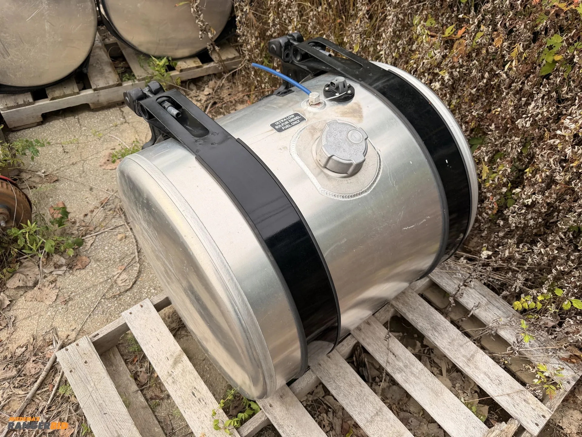 Used DTNA 60 GALLON FUEL TANK WITH STRAPS.  CAME OF WESTERN STAR Automotive Equipment Michigan US | Miedema Asset Management Group #1357575