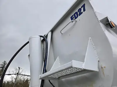 USED 1985 RELIANCE 28FT
