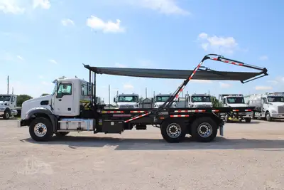 New | in-Stock 2026 MACK GRANITE 64BR Rolloff Trucks Texas US | Roll Off Truck World #1491904