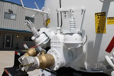 Used 2019 VOLVO VHD64B200 Vacuum Truck Texas US | Roll Off Truck World #1492017