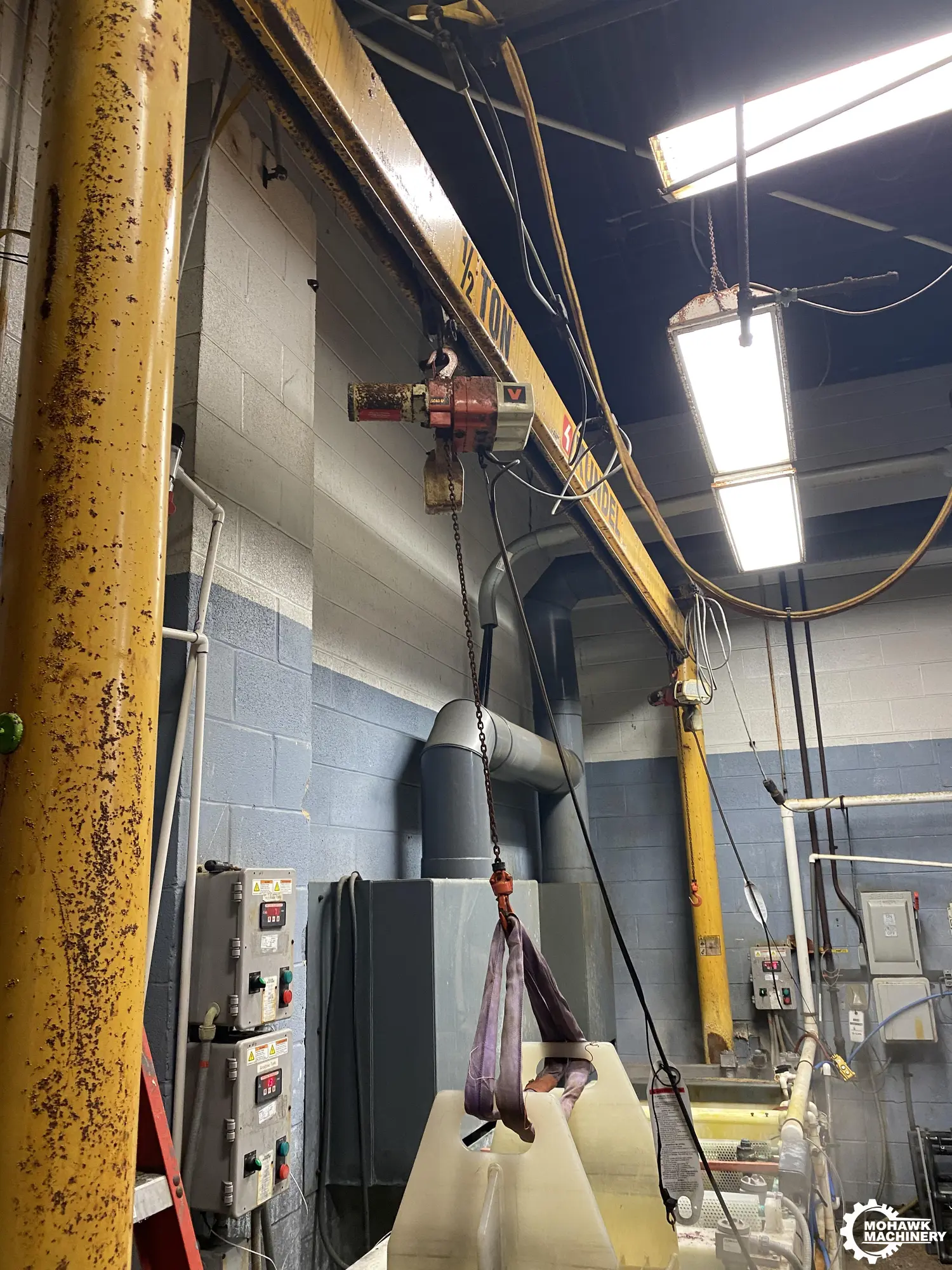 1/2 TON KUNDEL 16' x 12' OVERHEAD GANTRY CRANE & 1/2 TON R&M LOADSTAR HOIST w/(2) UPRIGHTS