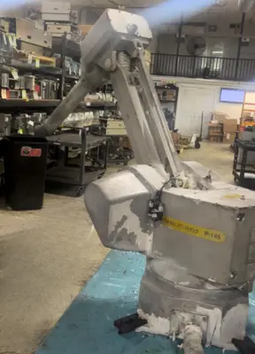 USED FANUC NO CONTROLLER - ONLY ROBOT