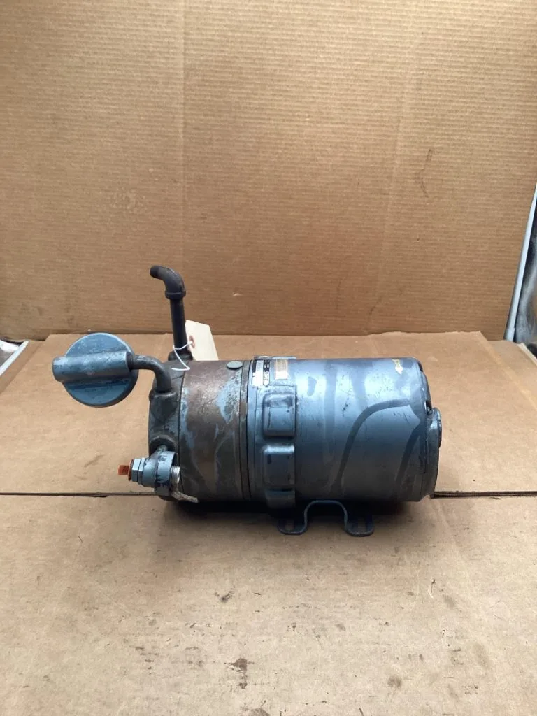 Gast Dry Rotary Vacuum Pump 1/4 Hp AC Motor; 208/220 V; 3 Phase; 1725 RPM