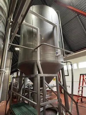 USED 2010 MUELLER 8,300 GALLON