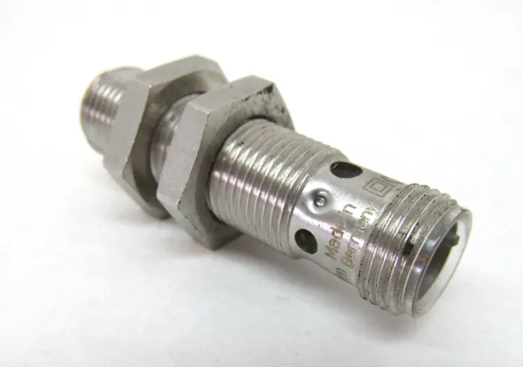 Used _UNKNOWN_ IFS204 Proximity Sensors Kentucky US | Industrial Parts R Us Inc. #357233