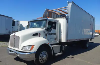USED 2022 KENWORTH T270 BOX