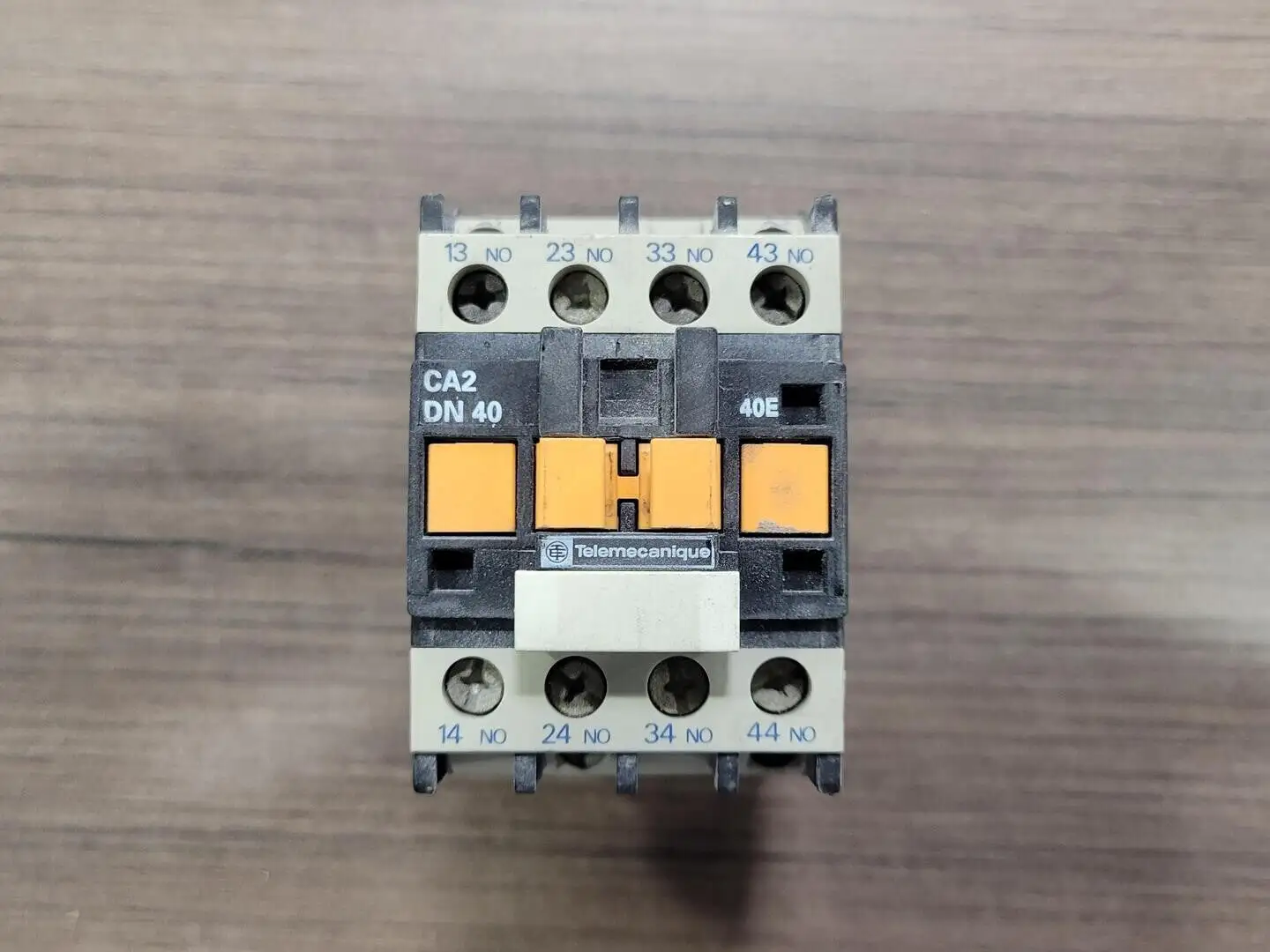 Used TELEMECANIQUE CA2 DN40 Switchgears British Columbia CA | Lenmark #242622