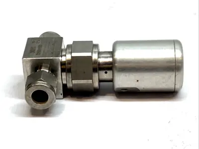 USED SWAGELOK BELLOWS VALVE 3/8" TUBE NC PNEUMATIC 316L HIGH PURITY