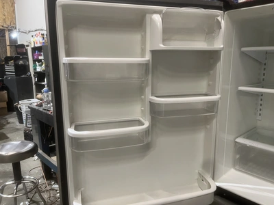 Used WHIRLPOOL GOLD FREEZER ON BOTTOM Refrigerators Michigan US | Miedema Asset Management Group #1425164