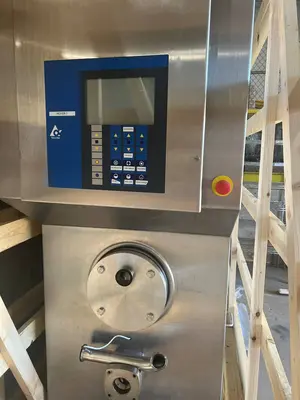 USED 2003 TETRA PAK HOYER KF 2000 XC