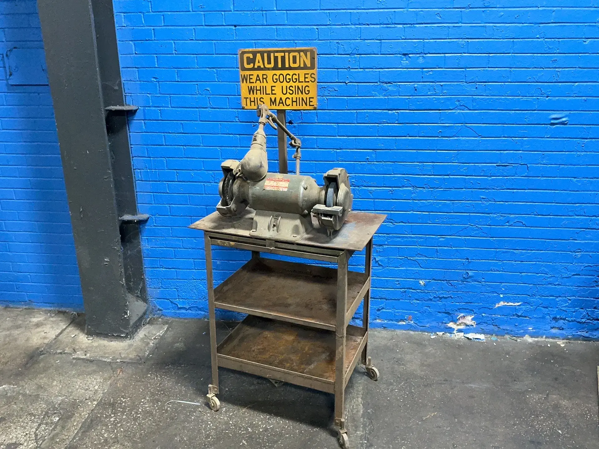 Used DAYTON 17707W Pedestal Type Grinders (Double End) Ohio US | HGR 24 #1291843