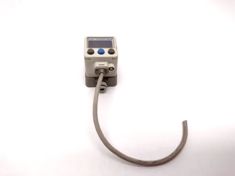 Used SMC ZSE40A-C6-T Pressure Switches Michigan US | Maverick Industrial Sales #1483207