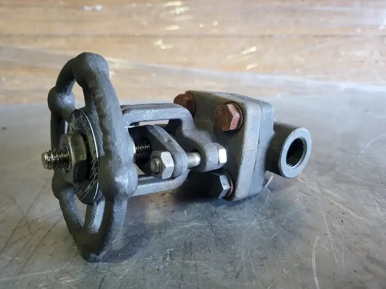 Used 2009 DOUGLAS CHERO R252 Valves/Fittings British Columbia CA | Lenmark #257273