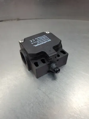 Schmersal Limit Switch ZS 256-11Z-2589-1 Plunger Type 5E-2/4